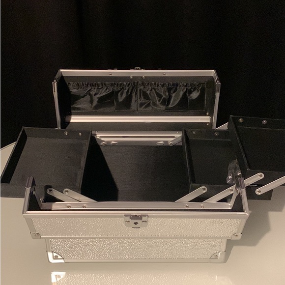 Caboodles makeup travel box - Picture 3 of 3